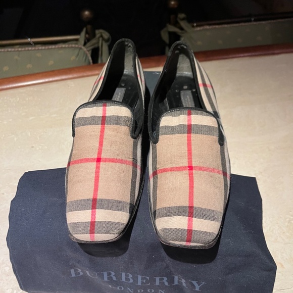 Burberry London Womens Novacheck canvas slip on, size 7 1/2M - Picture 3 of 5